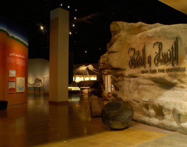 الأثرية من المتحف الوطني تضم بالرياض التي القطع أبرز هي المعارض معالم مدينة