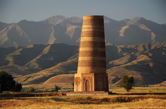 برج بورانا قيرغيزستان