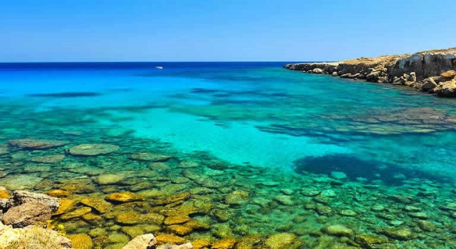 شاطئ كورال باي قبرص