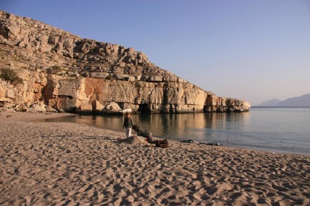شاطئ بصه في خصب عمان