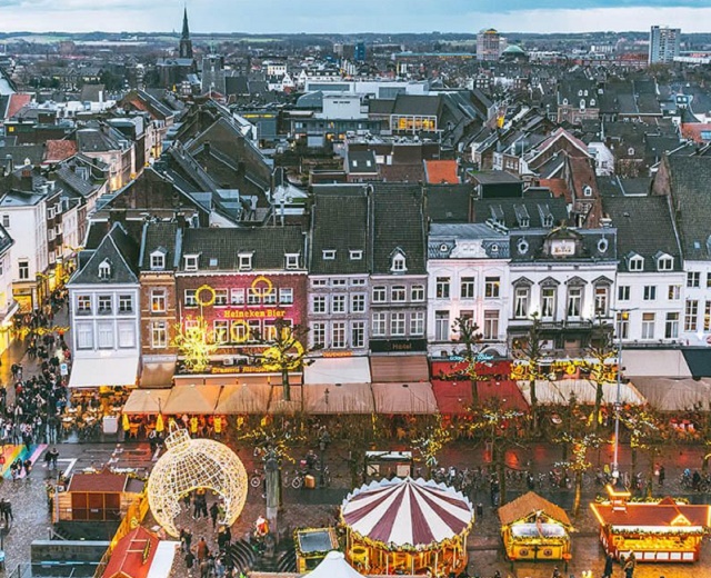 ساحة السوق في ماستريخت هولندا
