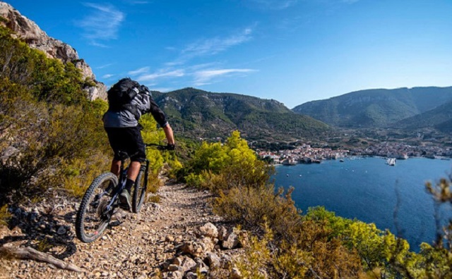 مسار الدراجات الجبلي في هفار كرواتيا