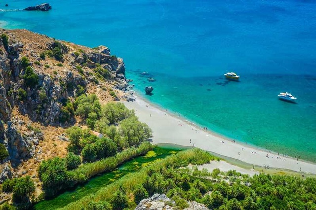 شاطئ بريفيلي اليونان