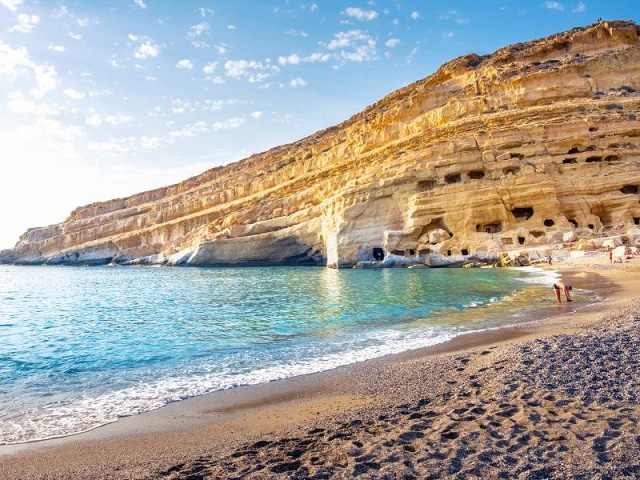 شاطئ ماتالا اليونان