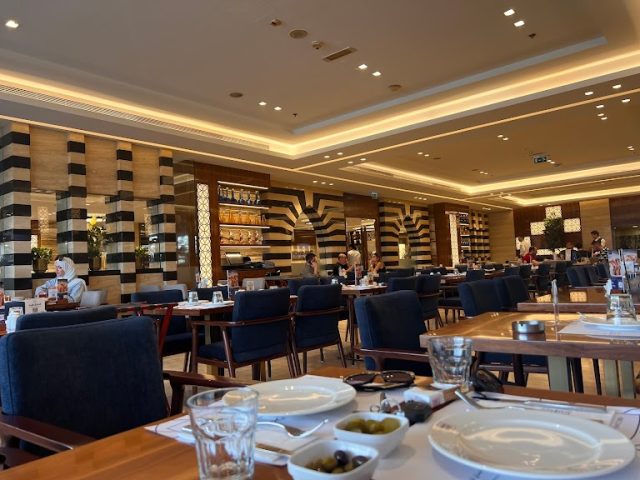 مطاعم شارع الشيخ زايد