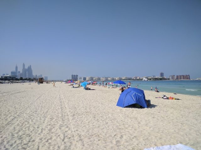 التخييم على الشواطئ