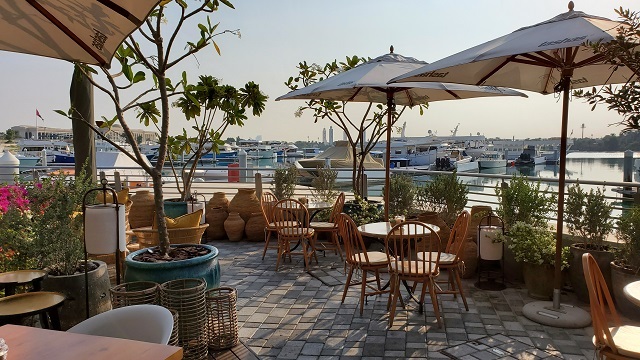  مطعم تاشاس على البحر في ابوظبي