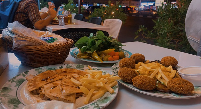 مطعم فلافل الشحرور اللبناني في الشارقة